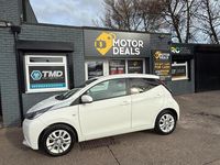 Begagnad Toyota Aygo X-pure 69 HK (50 kW) 2016 Vit Halvkombi