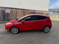 Used Ford Fiesta Titanium 100 HP (73 kW) 2015 Red Hatchback
