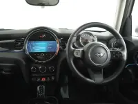 Usado Mini Cooper Classic 134 HP (98 kW) 2022 Prateado Citadino