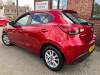 Begagnad Mazda 2 2017 Röd Halvkombi