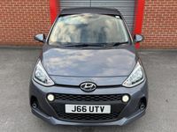 Usado Hyundai i10 Premium 83 HP (61 kW) 2017 Cinzento Citadino