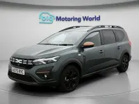 Used Dacia Jogger Extreme 141 HP (103 kW) 2025 Green MPV