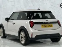 Used Mini Cooper Hatch 154 HP (113 kW) 2024 White Hatchback