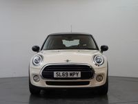 Usado Mini Cooper Classic 134 HP (98 kW) 2019 Branco Citadino