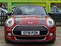 Begagnad Mini Cooper Hatch 136 HK (100 kW) 2018 Röd Halvkombi