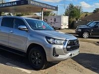 Usado Toyota HiLux 150 HP (110 kW) 2022 Prateado Pickup