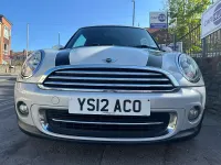 Usado Mini Cooper Hatch 122 CV (89 kW) 2012 Plateado Utilitario