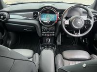 Usado Mini Cooper Exclusive 134 CV (98 kW) 2023 Negro Utilitario