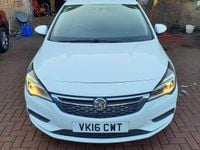 Used Vauxhall Astra Design Edition 110 HP (80 kW) 2016 White Hatchback