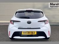 Used Toyota Corolla Design 116 HP (85 kW) 2019 White Hatchback