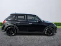 Używany Mini Cooper Classic 2023 Czarny Hatchback