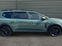Used Dacia Jogger Extreme 141 HP (103 kW) 2024 Green MPV