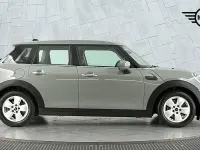 Usado Mini Cooper Classic 134 HP (98 kW) 2022 Cinzento Citadino
