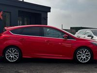 Used Ford Focus Zetec 125 HP (91 kW) 2015 Red Hatchback