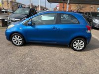 Used Toyota Yaris 69 HP (50 kW) 2011 Blue Hatchback