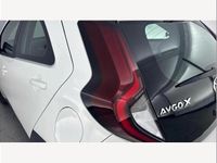 Usado Toyota Aygo X PURE 72 CV (52 kW) 2023 Blanco SUV