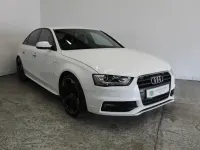 Usado Audi A4 Black Edition 150 HP (110 kW) 2014 Branco Sedan