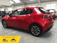 Używany Mazda 2 Inclusive 2015 Czerwony Hatchback