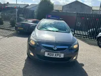 Usado Vauxhall Astra SRi 165 CV (121 kW) 2011 Gris Familiar