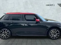 Usado Mini Cooper Hatch 154 CV (113 kW) 2024 Negro Utilitario