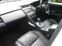 Usado Jaguar E-Pace S 150 HP (110 kW) 2018 Branco SUV