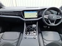 New VW Touareg Black Edition 286 HP (210 kW) 2025 White SUV