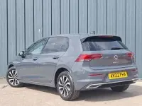 Usado VW Golf VIII Active 130 CV (95 kW) 2022 Gris Utilitario