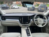 Used Volvo XC60 Momentum 190 HP (139 kW) 2019 Grey SUV