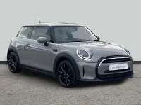Usado Mini Cooper Exclusive 134 HP (98 kW) 2022 Cinzento Citadino
