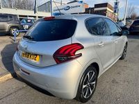 Used Peugeot 208 Allure Premium 82 HP (60 kW) 2018 Silver Hatchback