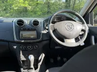 Used Dacia Sandero Lauréate 90 HP (66 kW) 2014 White Hatchback