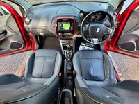 Used Renault Captur Signature 90 HP (66 kW) 2016 Red/cream SUV