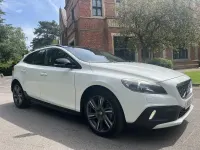Used Volvo V40 2015 White Hatchback