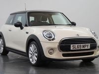 Usado Mini Cooper Classic 134 HP (98 kW) 2019 Branco Citadino