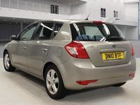 Używany Kia Ceed 126 KM (92 kW) 2010 Srebrny Hatchback