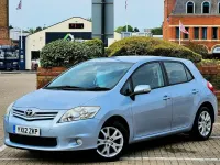 Used Toyota Auris 132 HP (97 kW) 2012 Blue Hatchback