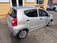 Usado Suzuki Alto SZ5 68 CV (50 kW) 2013 Plateado Utilitario
