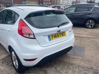 Used Ford Fiesta Zetec 105 HP (77 kW) 2014 White Hatchback