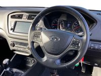 Used Hyundai i20 Premium 100 HP (73 kW) 2019 Red Hatchback