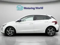 Używany Hyundai i20 Premium 101 KM (74 kW) 2025 Biały Hatchback