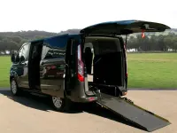 Usado Ford Tourneo Titanium 130 HP (95 kW) 2018 Cinzento Monovolume