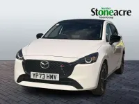 Usado Mazda 2 Homura-Aka 116 HP (85 kW) 2023 Branco Citadino