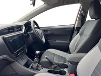 Used Toyota Auris Business Edition 116 HP (85 kW) 2016 Red Hatchback