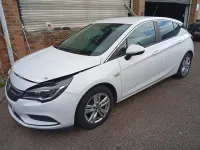 Used Vauxhall Astra Design Edition 2017 White Hatchback
