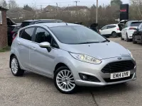 Usado Ford Fiesta Titanium 105 HP (77 kW) 2014 Prateado Citadino