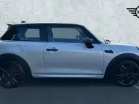 Używany Mini Cooper Hatch 134 KM (98 kW) 2022 Srebrny Hatchback