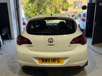 Second-hand Vauxhall Astra SRi 2011 Alb Hatchback