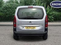 Begagnad Citroën Berlingo Feel 131 HK (96 kW) 2023 Minibuss