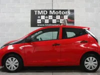 Usado Toyota Aygo 69 HP (50 kW) 2016 Vermelho Citadino