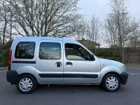 Usado Renault Kangoo Authentique 106 HP (77 kW) 2009 Cinzento Monovolume